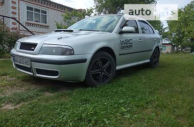 Лифтбек Skoda Octavia 2002 в Тростянце