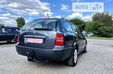 Универсал Skoda Octavia 2009 в Хороле