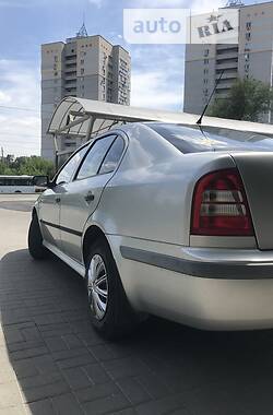 Лифтбек Skoda Octavia 2003 в Днепре