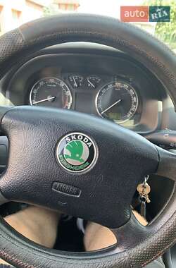 Лифтбек Skoda Octavia 2004 в 