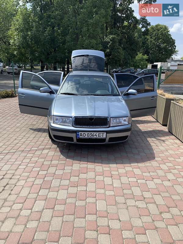 Лифтбек Skoda Octavia 2004 в 