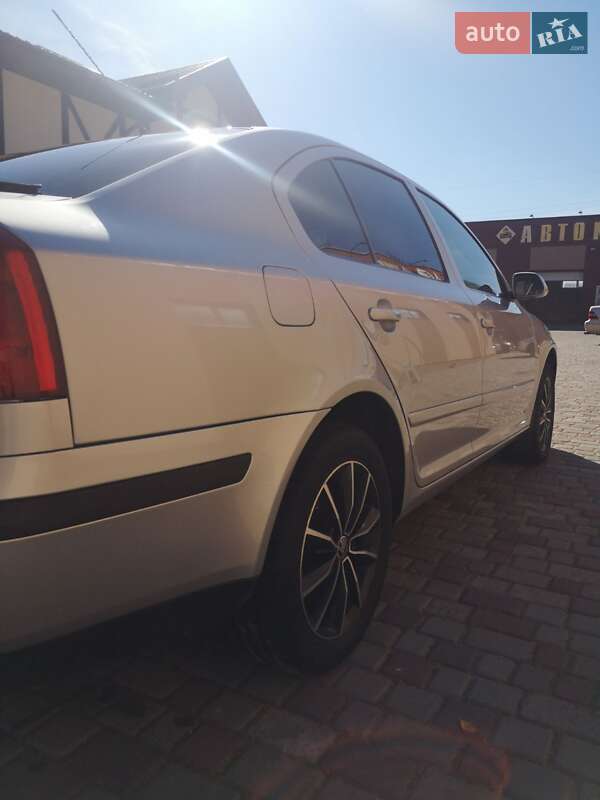 Лифтбек Skoda Octavia 2008 в Ровно