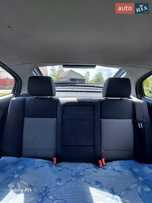 Лифтбек Skoda Octavia 2003 в Сарнах