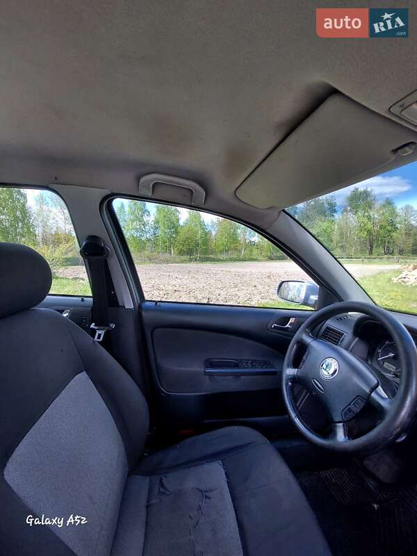 Лифтбек Skoda Octavia 2003 в Сарнах