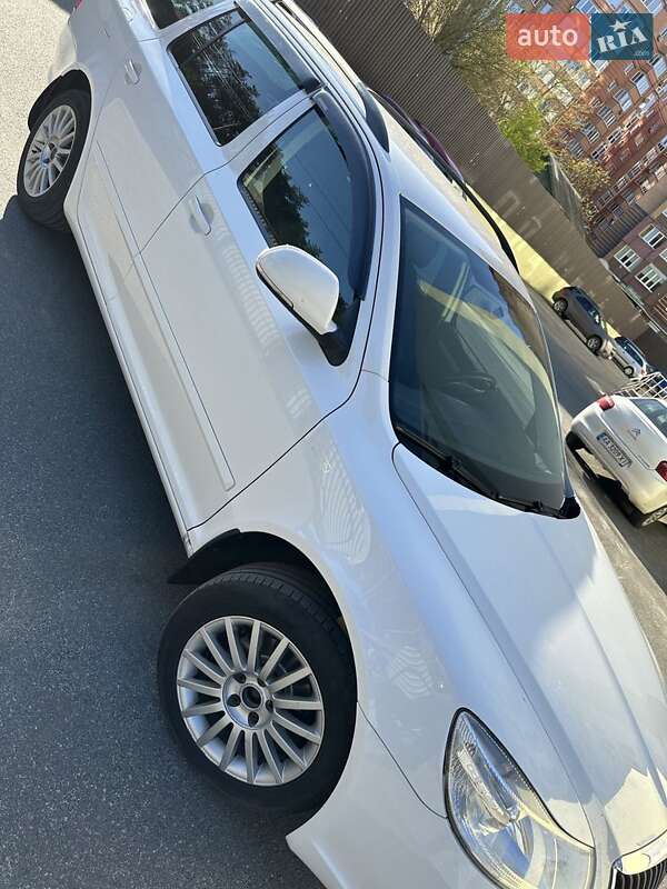 Універсал Skoda Octavia 2011 в Ірпені