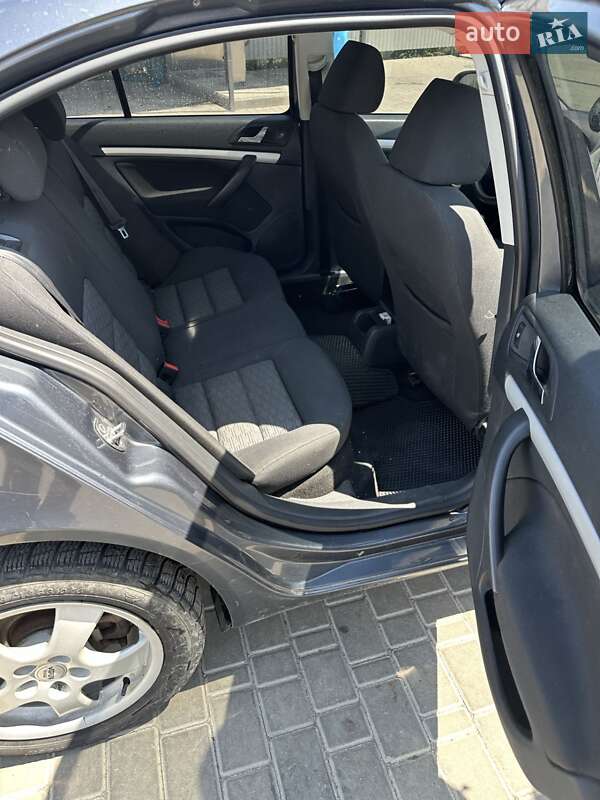 Лифтбек Skoda Octavia 2010 в Херсоне