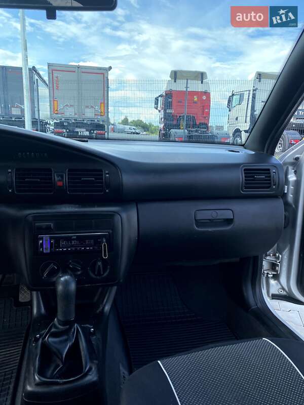 Ліфтбек Skoda Octavia 2003 в Житомирі