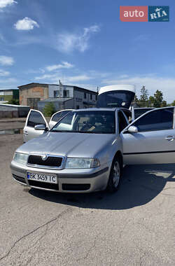 Лифтбек Skoda Octavia 2003 в Сарнах