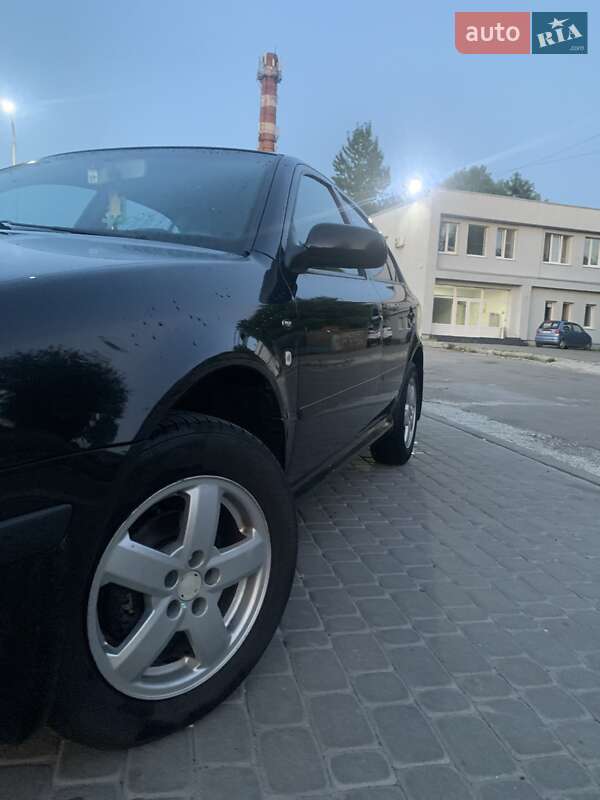 Лифтбек Skoda Octavia 2004 в Львове
