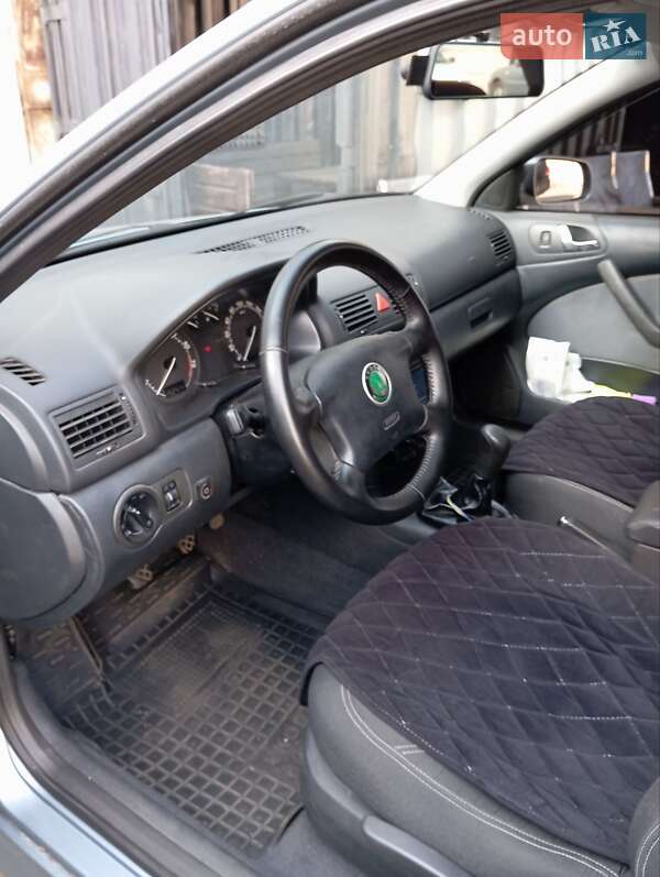 Лифтбек Skoda Octavia 2002 в Днепре