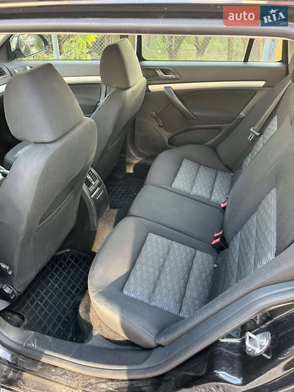 Универсал Skoda Octavia 2011 в Вышгороде