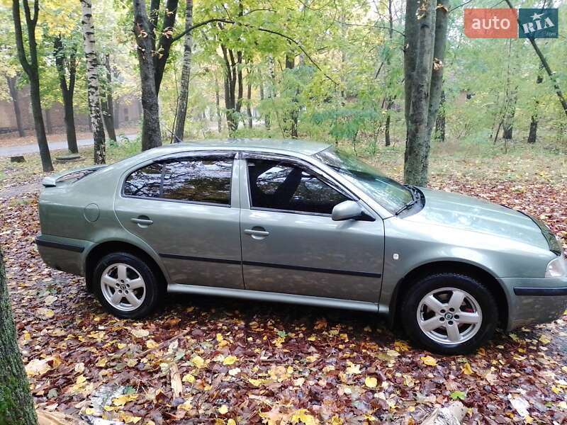 Лифтбек Skoda Octavia 2002 в Богодухове
