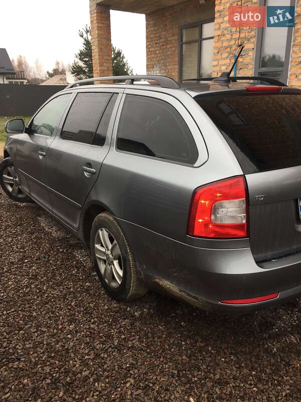 Універсал Skoda Octavia 2012 в Новояворівську