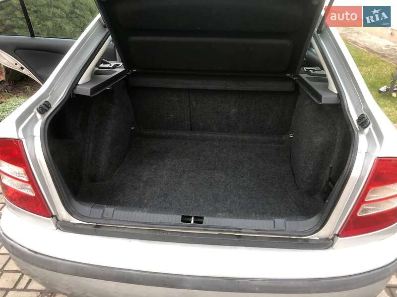 Лифтбек Skoda Octavia 2003 в Луцке