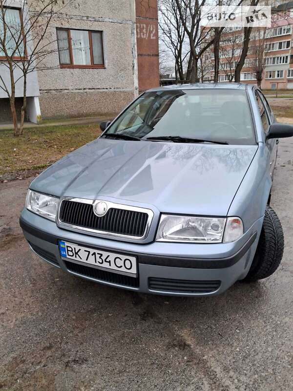 Лифтбек Skoda Octavia 2003 в Вараше