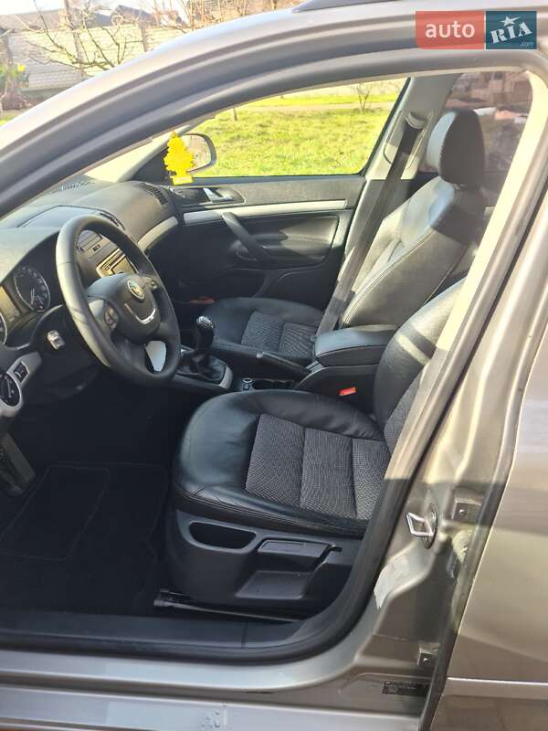 Універсал Skoda Octavia 2012 в Острозі