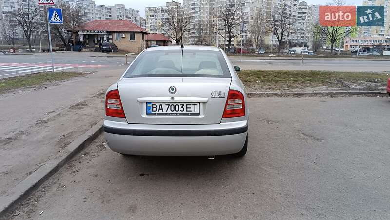 Лифтбек Skoda Octavia 2001 в Киеве