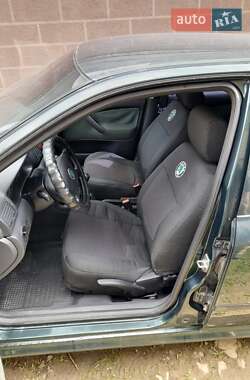Лифтбек Skoda Octavia 2002 в 