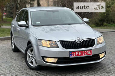 Лифтбек Skoda Octavia 2015 в Луцке