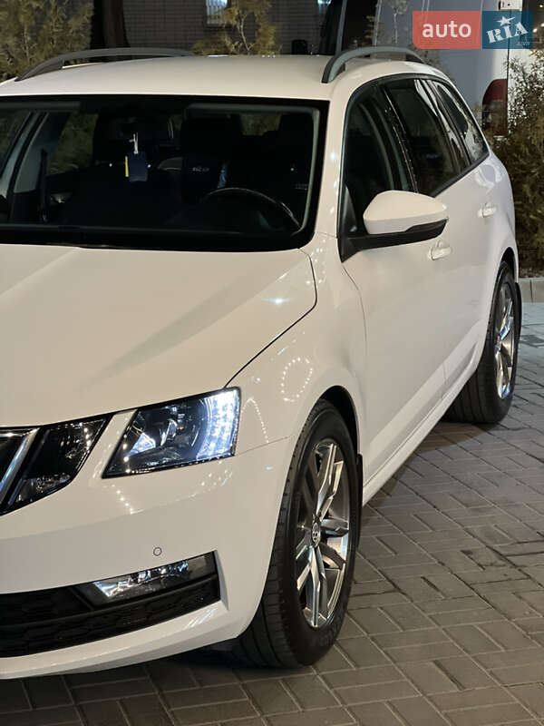 Універсал Skoda Octavia 2018 в Дніпрі