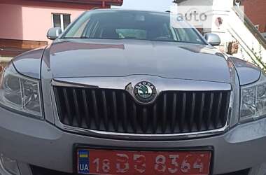 Универсал Skoda Octavia 2012 в Хороле