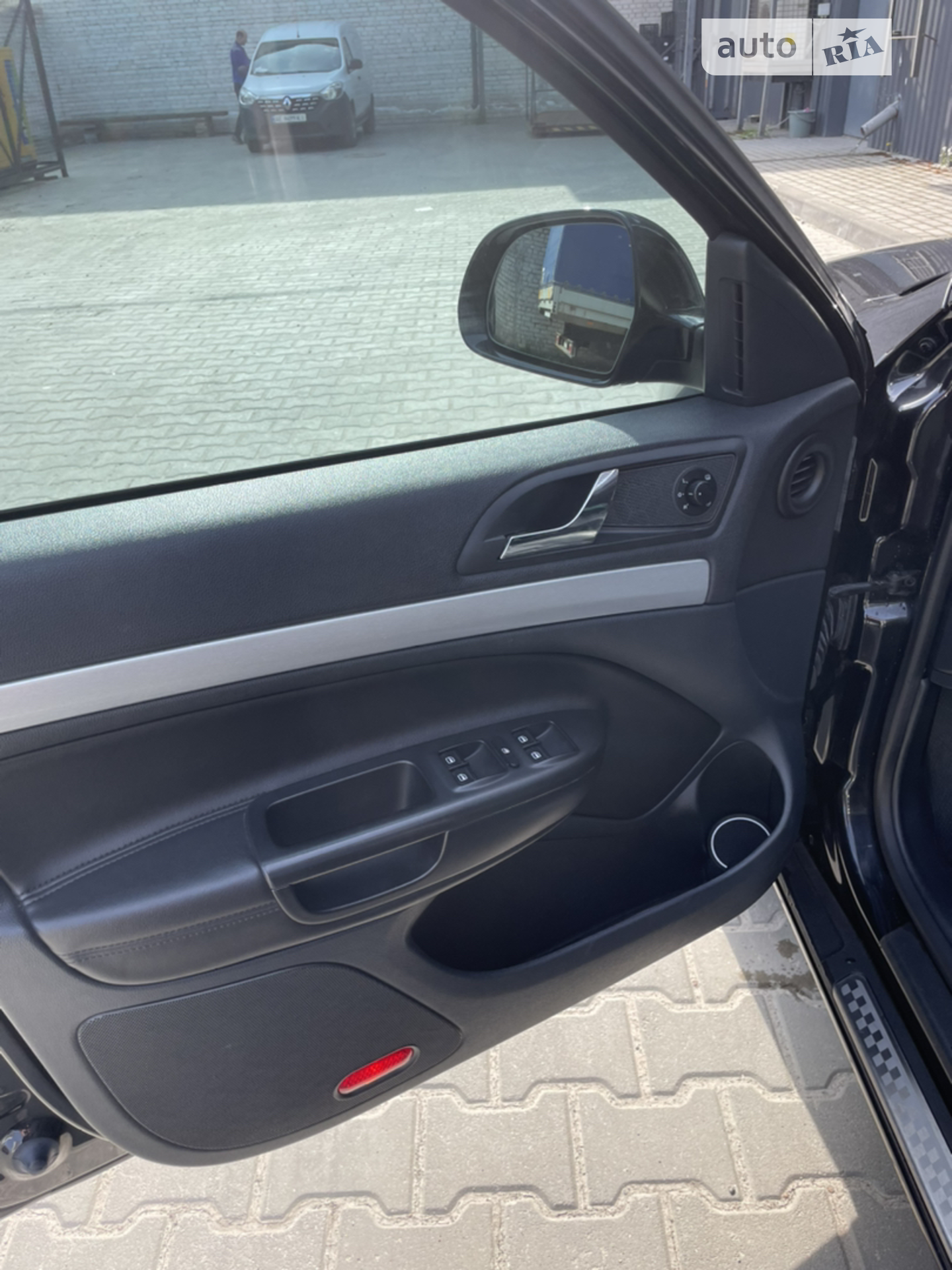 2010 Skoda Octavia - мініатюра 12