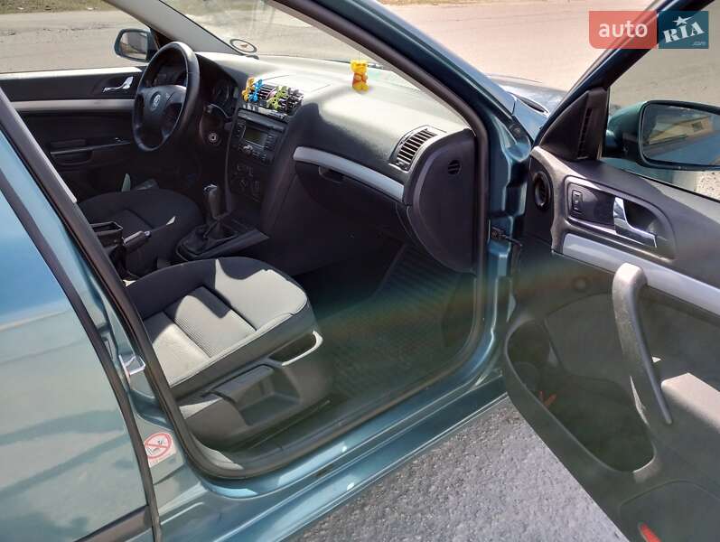 Лифтбек Skoda Octavia 2005 в Звягеле фото 4 Лифтбек Skoda Octavia 2005 в Звягеле