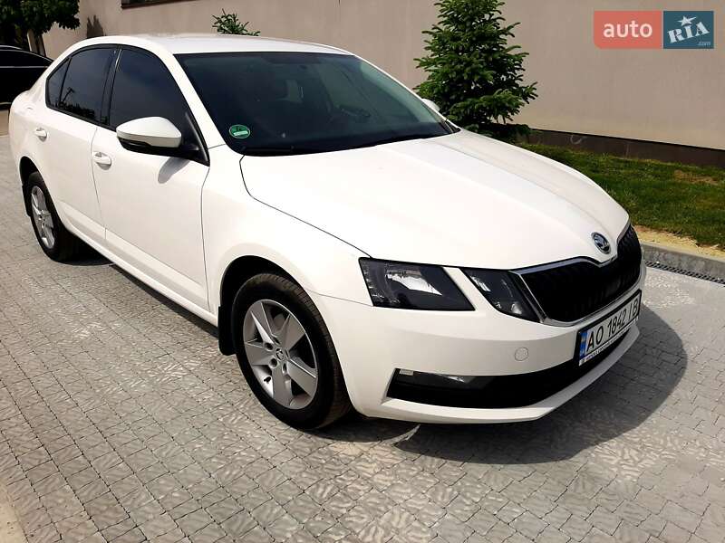 Лифтбек Skoda Octavia 2017 в Ужгороде
