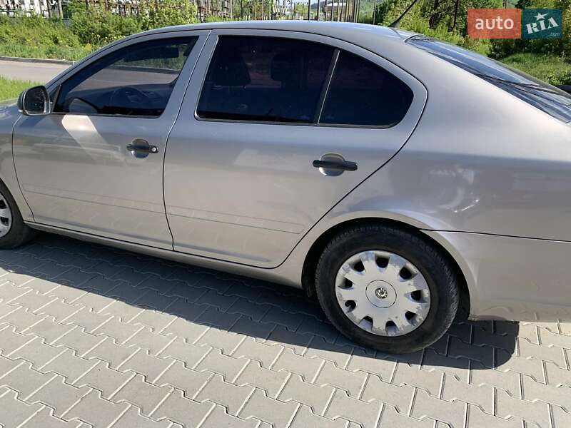 Лифтбек Skoda Octavia 2012 в Старом Самборе