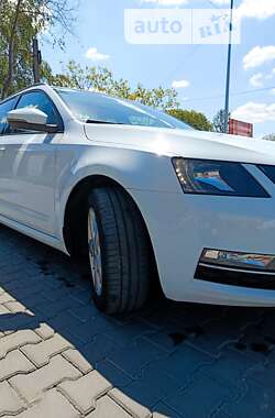 Універсал Skoda Octavia 2018 в Чернівцях