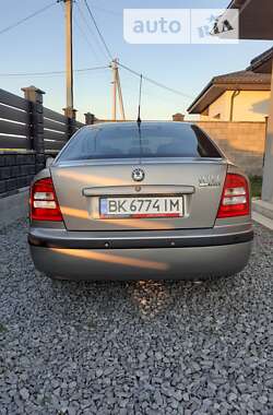 Лифтбек Skoda Octavia 2010 в Ровно