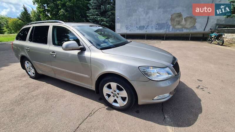 Універсал Skoda Octavia 2012 в Острозі