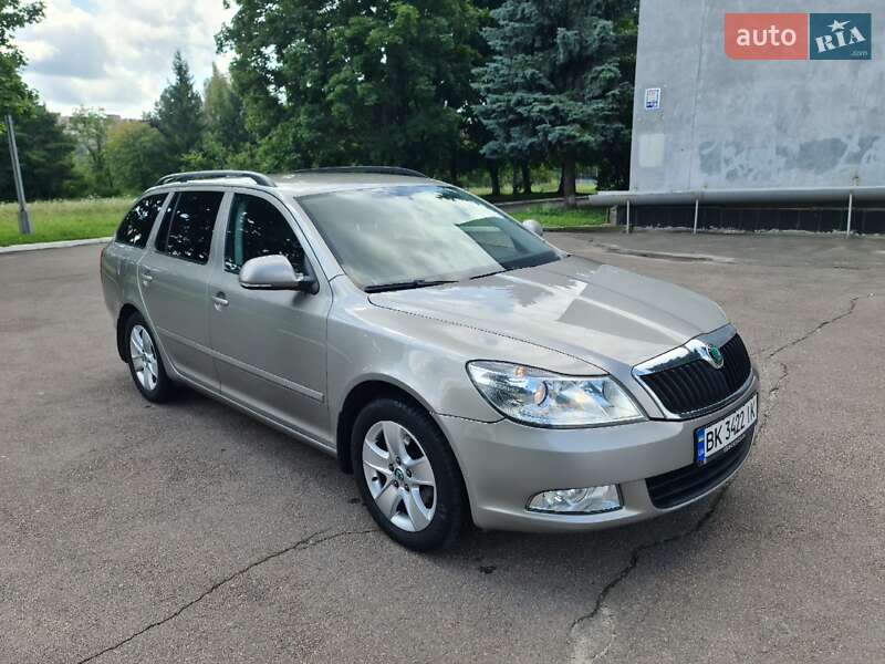 Універсал Skoda Octavia 2012 в Острозі