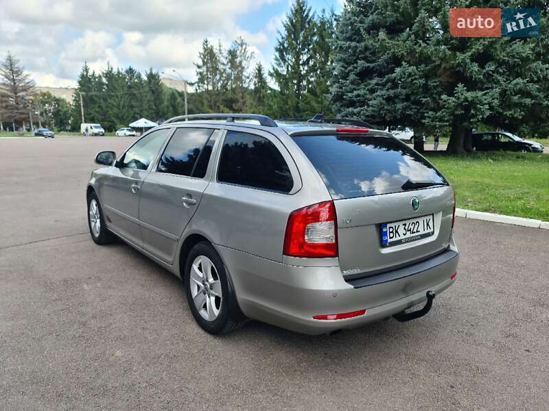 Універсал Skoda Octavia 2012 в Острозі