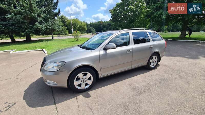 Універсал Skoda Octavia 2012 в Острозі