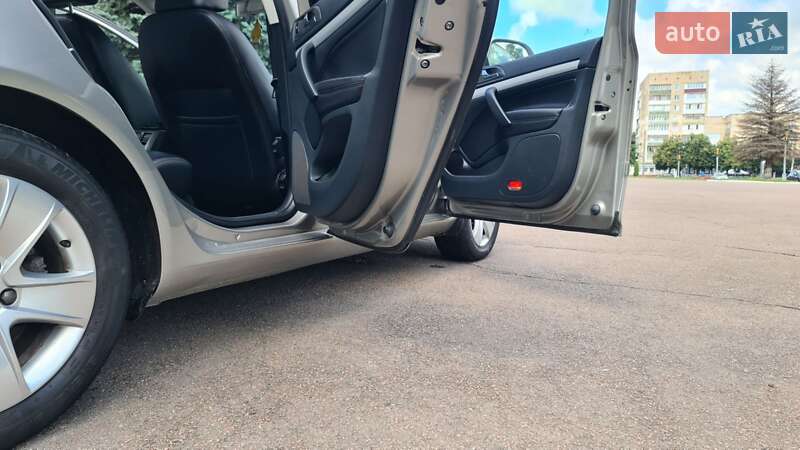 Універсал Skoda Octavia 2012 в Острозі