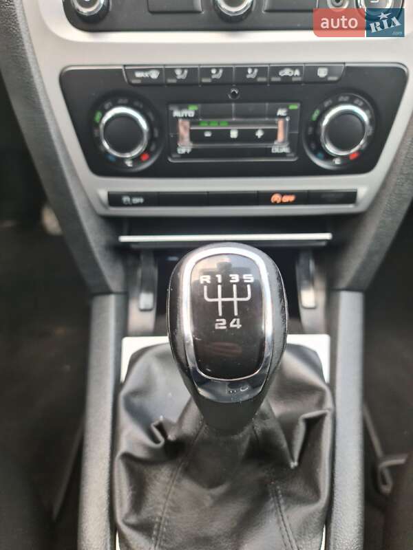 Універсал Skoda Octavia 2012 в Острозі
