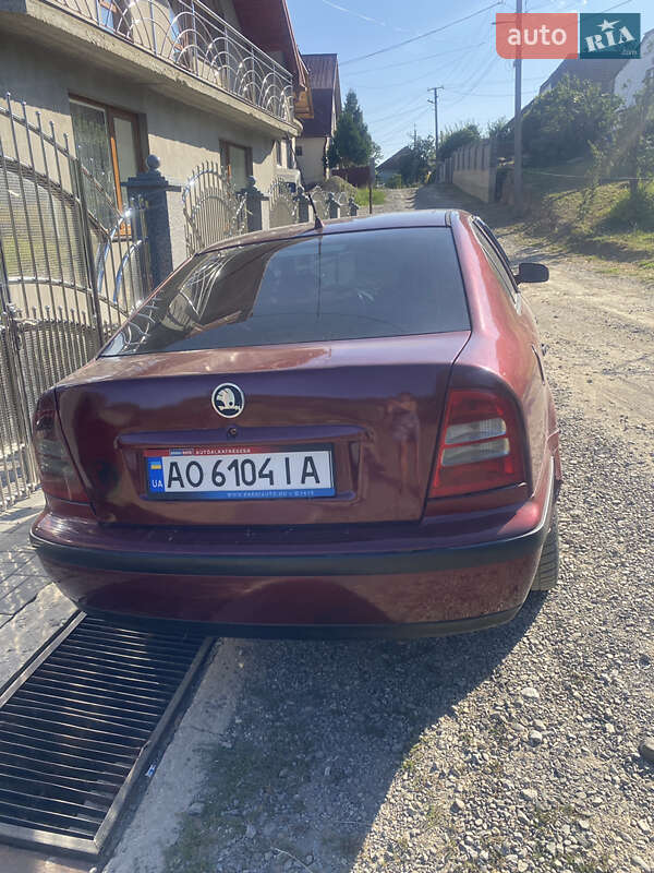 Ліфтбек Skoda Octavia 1998 в Іршаві