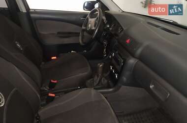 Лифтбек Skoda Octavia 2002 в 