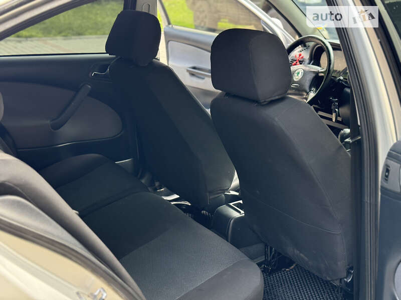 Лифтбек Skoda Octavia 2006 в Самборе