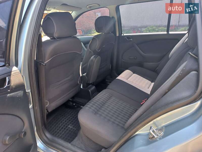 Универсал Skoda Octavia 2004 в Звягеле