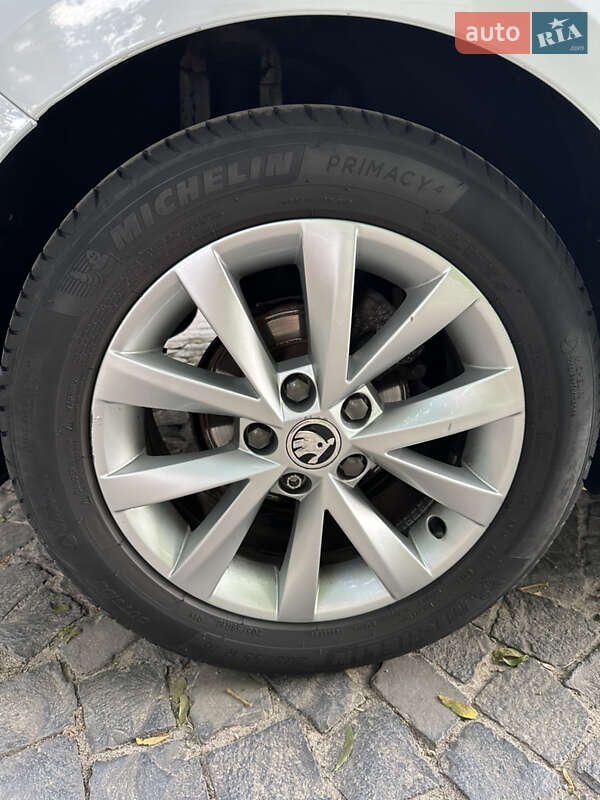 Универсал Skoda Octavia 2017 в Остроге