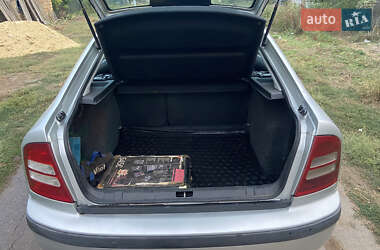 Лифтбек Skoda Octavia 2001 в 
