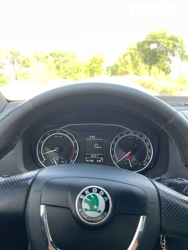 Універсал Skoda Octavia 2010 в Нових Санжарах