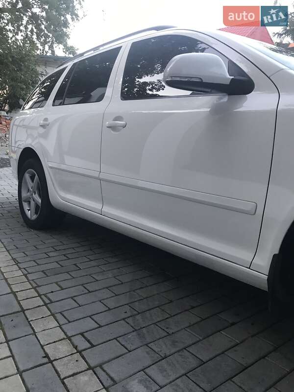 Універсал Skoda Octavia 2012 в Харкові