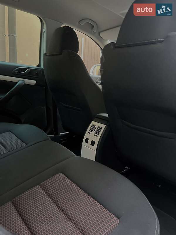Универсал Skoda Octavia 2010 в Магдалиновке