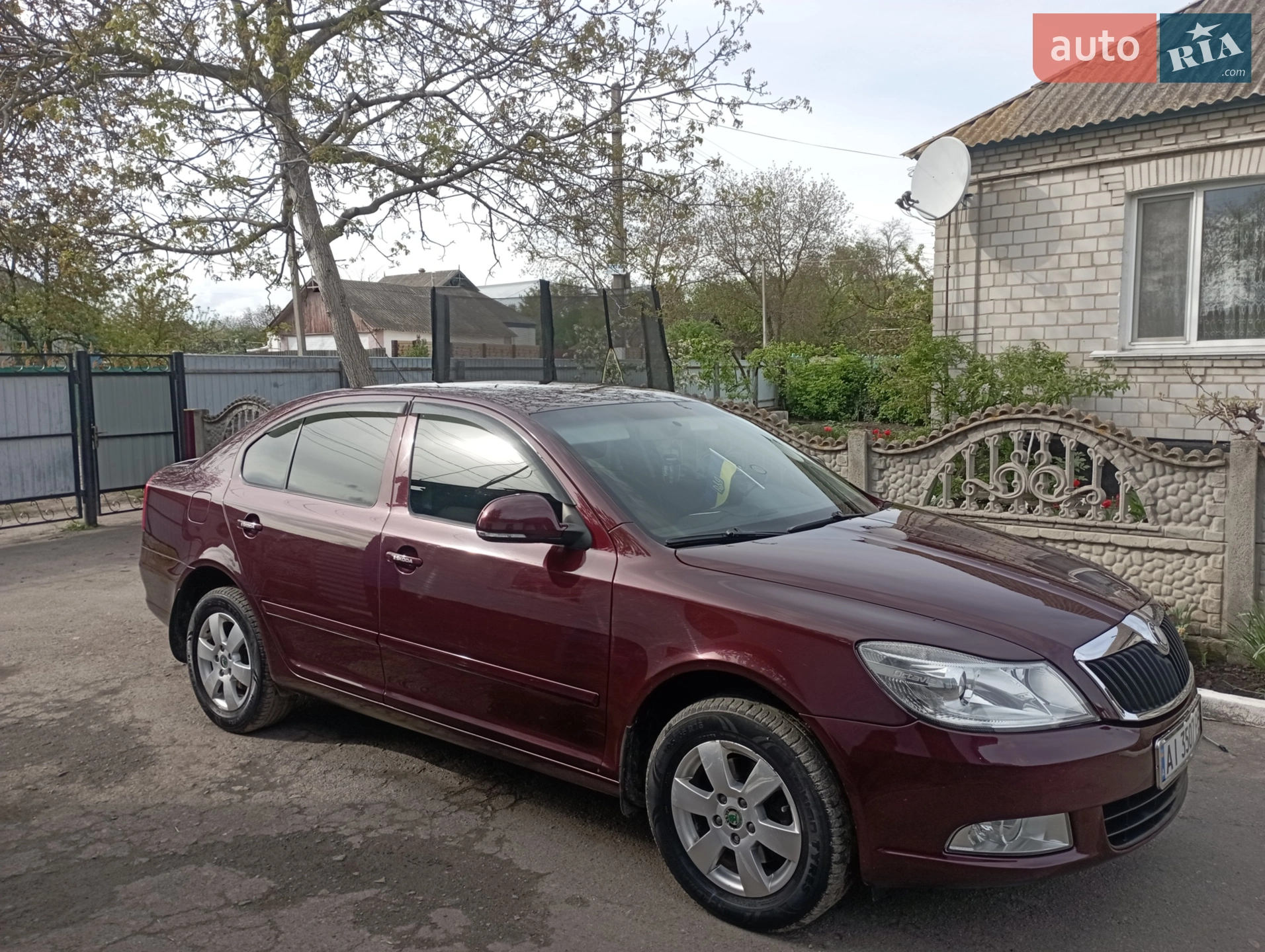 2010 Skoda Octavia - мініатюра 2