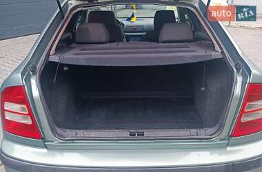 Лифтбек Skoda Octavia 2003 в 