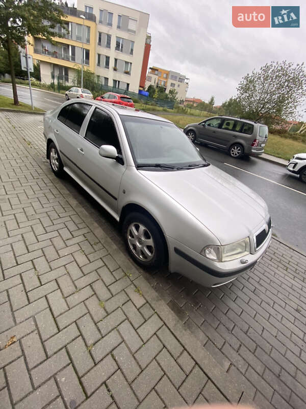 Лифтбек Skoda Octavia 2001 в Тячеве