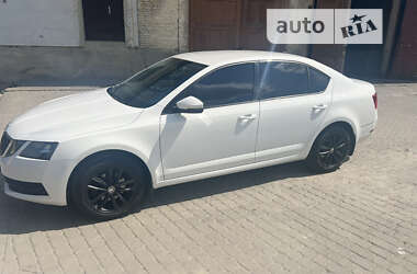 Ліфтбек Skoda Octavia 2019 в Городку